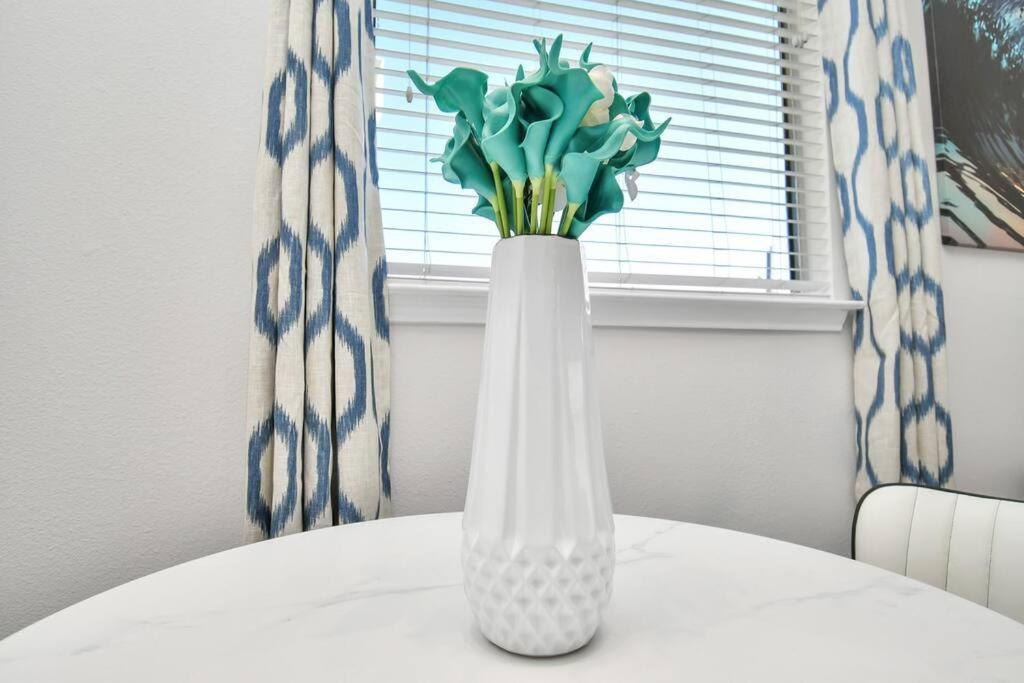 Chic Retreat-Walk To Nrg-Pool Apartment Хюстън Екстериор снимка