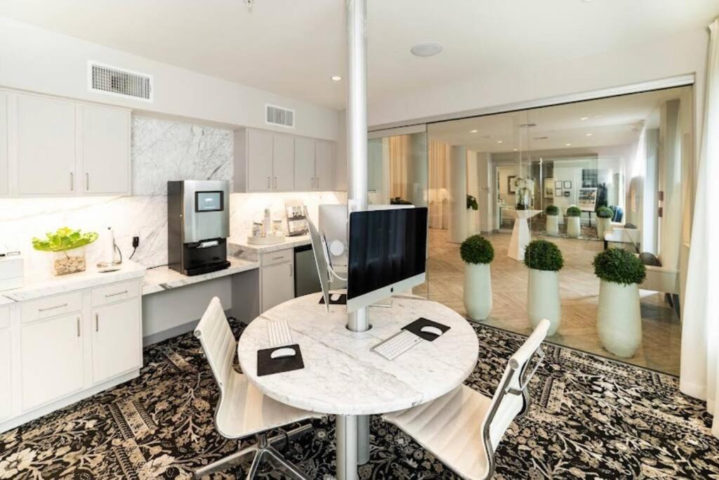 Chic Retreat-Walk To Nrg-Pool Apartment Хюстън Екстериор снимка