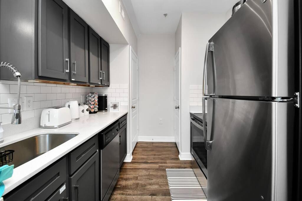 Chic Retreat-Walk To Nrg-Pool Apartment Хюстън Екстериор снимка