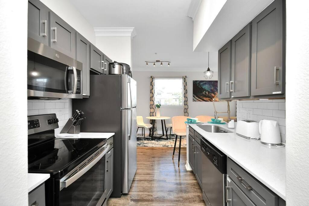 Chic Retreat-Walk To Nrg-Pool Apartment Хюстън Екстериор снимка