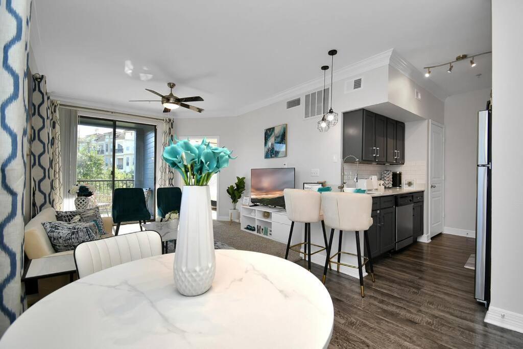 Chic Retreat-Walk To Nrg-Pool Apartment Хюстън Екстериор снимка