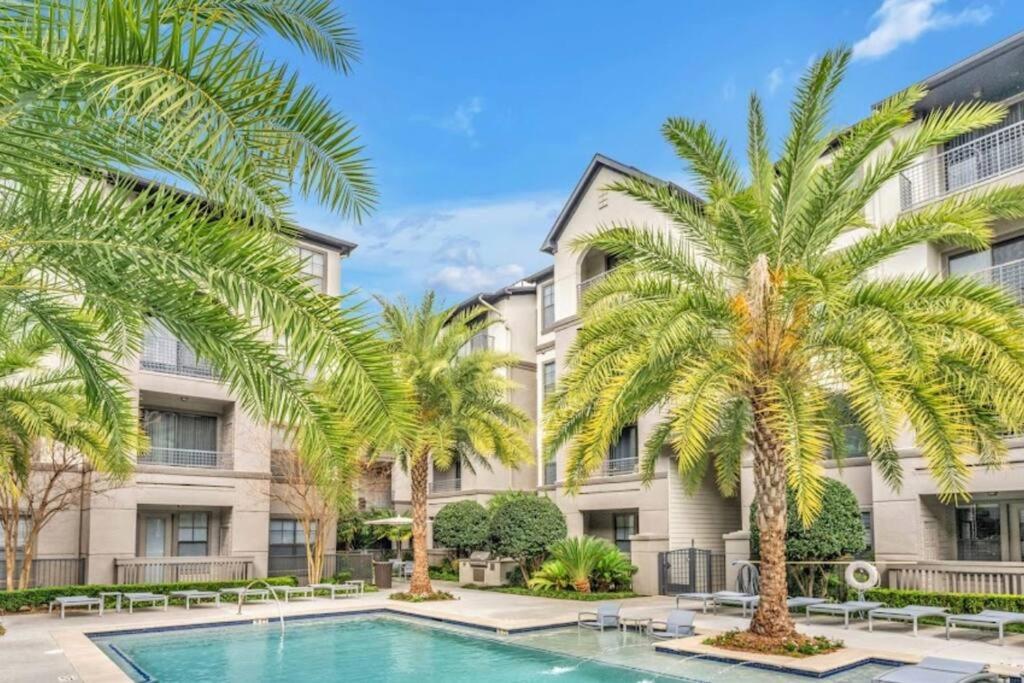 Chic Retreat-Walk To Nrg-Pool Apartment Хюстън Екстериор снимка